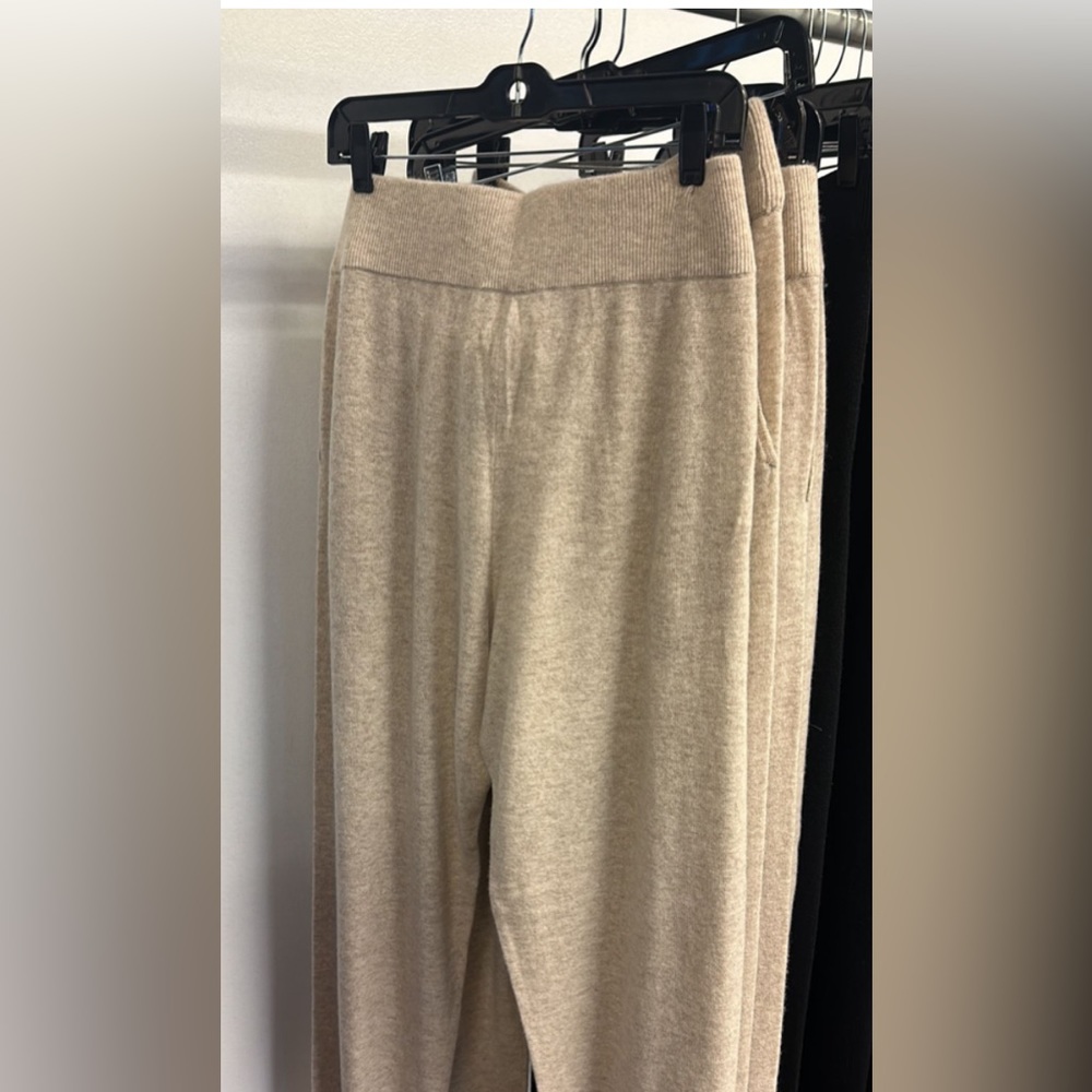 Wesley Crosby Cashmere Joggers in Koala Grey